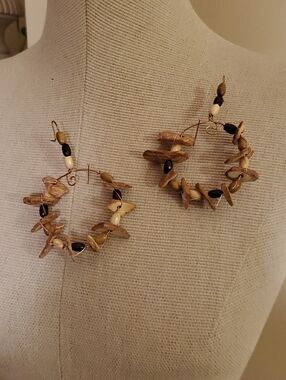Handmade Natural Shell Hoop Earrings - Tan & Black